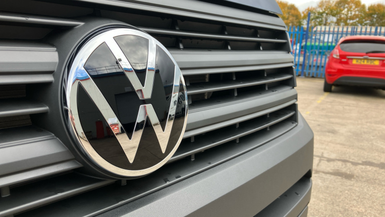 Volkswagen Crafter Cr35 Mwb Diesel 4Motion 2.0 TDI 177PS Commerce Plus Low Roof Van Auto